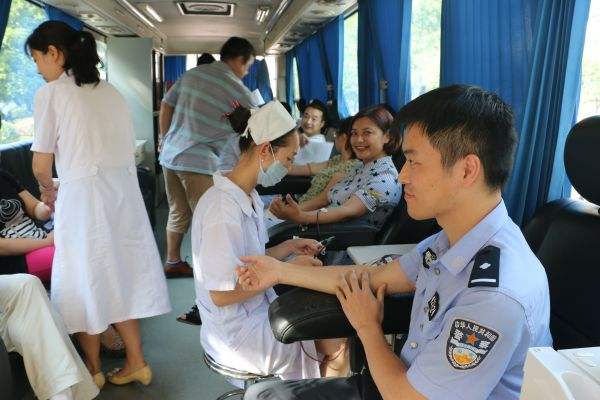 獻(xiàn)血危害健康？廣州獻(xiàn)血屋廠家為您辟謠 02