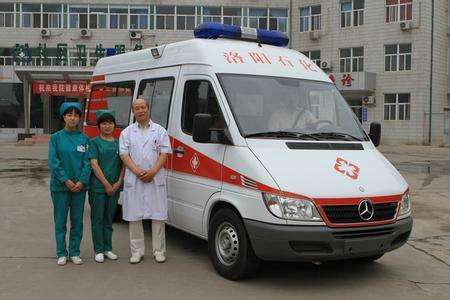 車禍期間，救護(hù)車及時(shí)出現(xiàn)能救人于危難